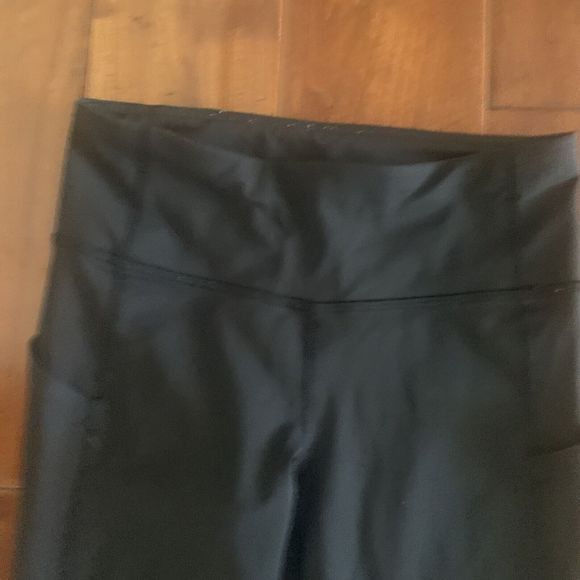 Lululemon Pace Rival Crop Pants 22" Inseam size 2 black mesh panel stash pocket - Picture 3 of 15